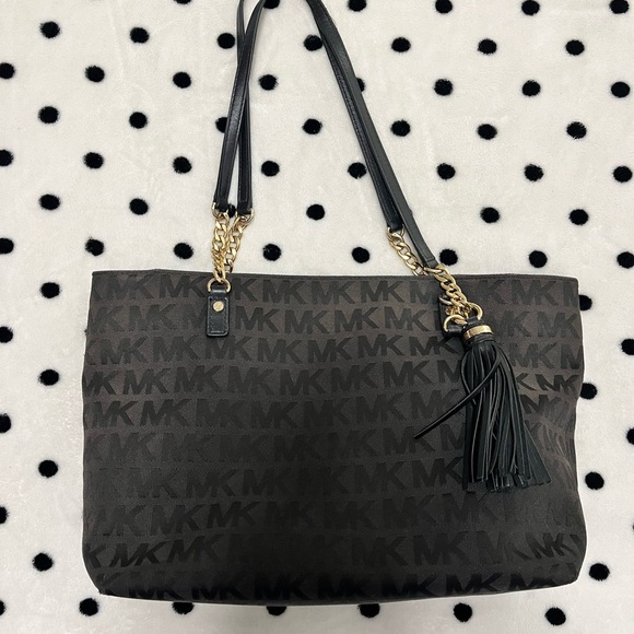 Michael Kors Jet Set Tassel Chain Tote - Picture 9 of 14